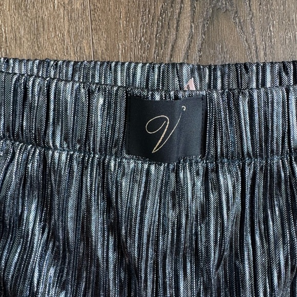Victoria’s Secret metallic sleeping pants.  Jogger style, women’s size large. - Picture 4 of 9